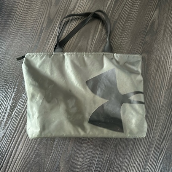 🍍UNDER ARMOUR TOTE 🍍WIDTH 20”🍍length 13” - Picture 1 of 3